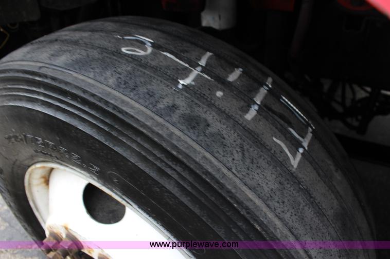 image for item K1187 2005 Freightliner Business Class M2 semi truck