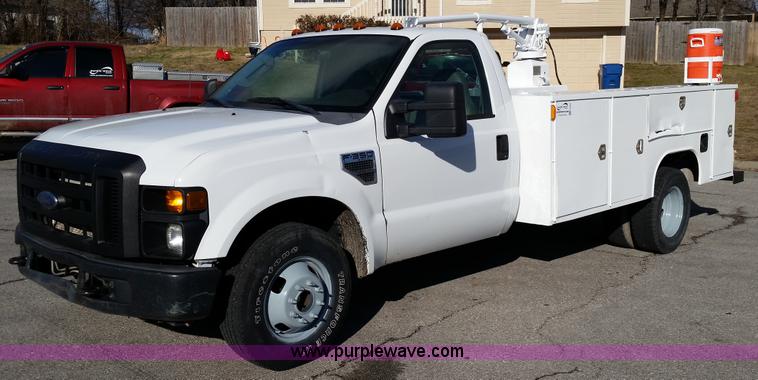 image for item K5333 2008 Ford F350 Super Duty utility truck with crane