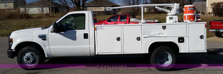 image for item K5333 2008 Ford F350 Super Duty utility truck with crane