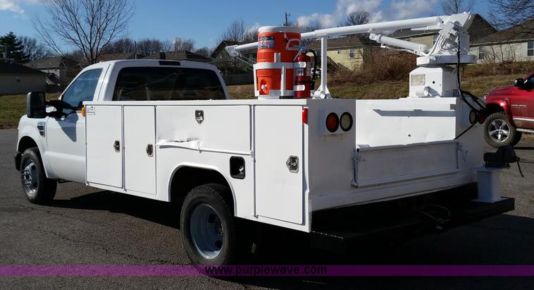 image for item K5333 2008 Ford F350 Super Duty utility truck with crane