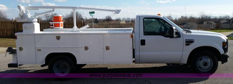 image for item K5333 2008 Ford F350 Super Duty utility truck with crane
