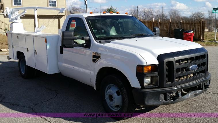 image for item K5333 2008 Ford F350 Super Duty utility truck with crane