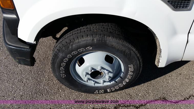 image for item K5333 2008 Ford F350 Super Duty utility truck with crane