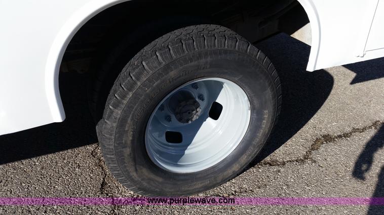 image for item K5333 2008 Ford F350 Super Duty utility truck with crane