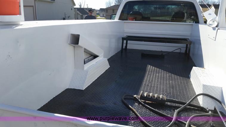 image for item K5333 2008 Ford F350 Super Duty utility truck with crane