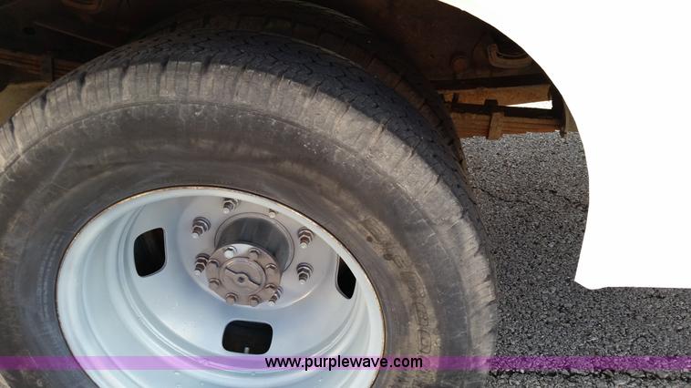 image for item K5333 2008 Ford F350 Super Duty utility truck with crane