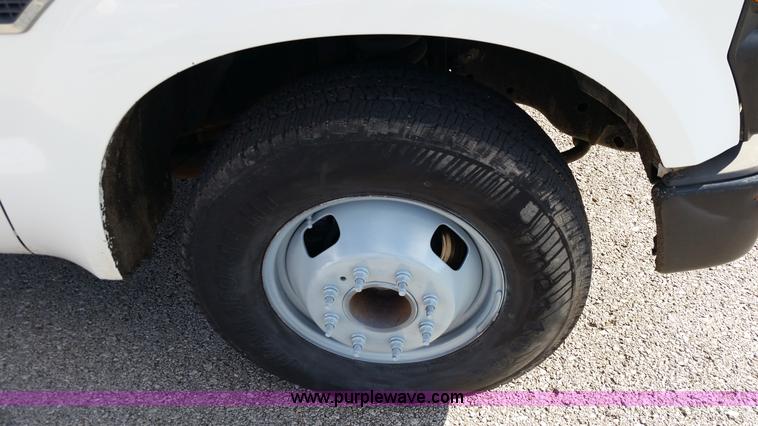 image for item K5333 2008 Ford F350 Super Duty utility truck with crane