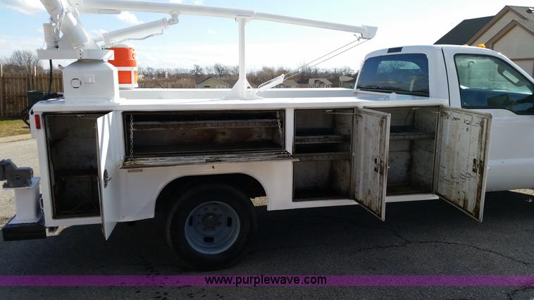 image for item K5333 2008 Ford F350 Super Duty utility truck with crane