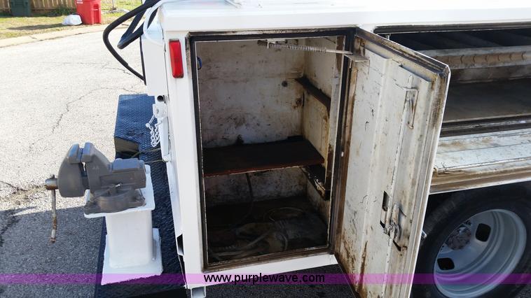 image for item K5333 2008 Ford F350 Super Duty utility truck with crane