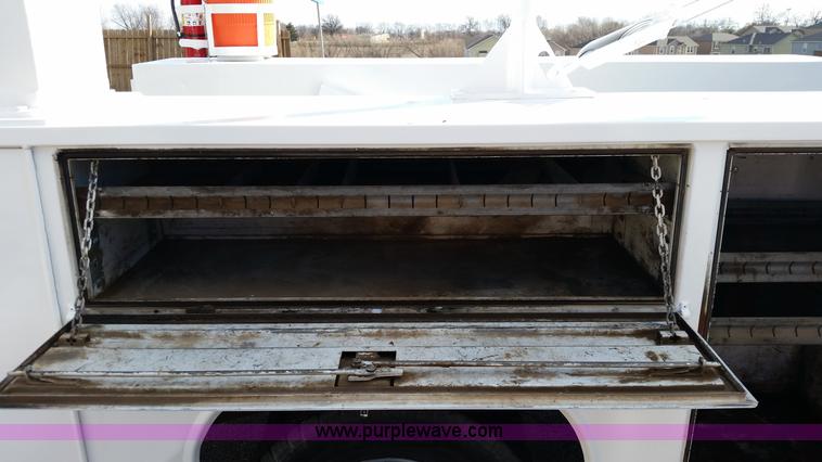 image for item K5333 2008 Ford F350 Super Duty utility truck with crane