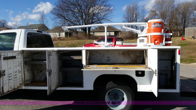 image for item K5333 2008 Ford F350 Super Duty utility truck with crane