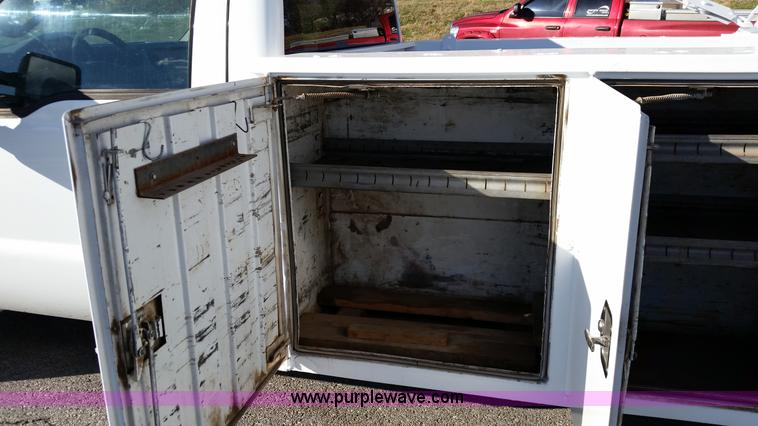 image for item K5333 2008 Ford F350 Super Duty utility truck with crane