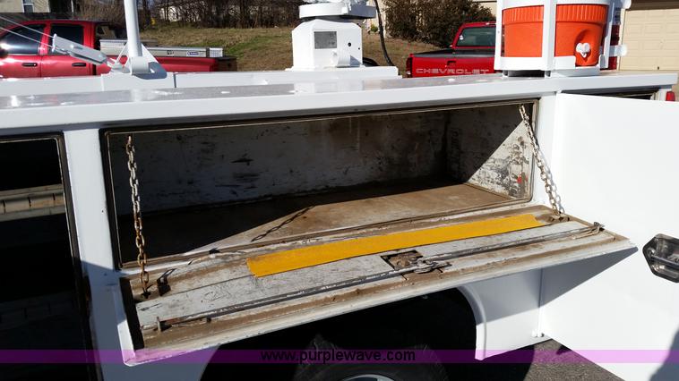 image for item K5333 2008 Ford F350 Super Duty utility truck with crane