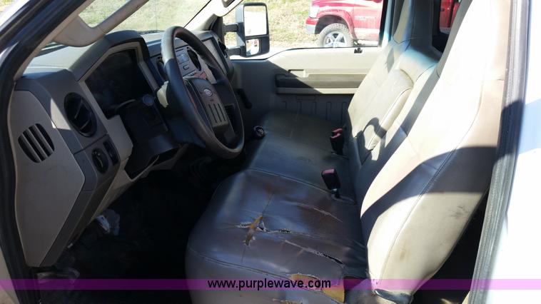 image for item K5333 2008 Ford F350 Super Duty utility truck with crane