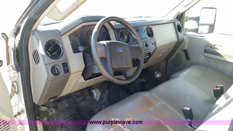 image for item K5333 2008 Ford F350 Super Duty utility truck with crane