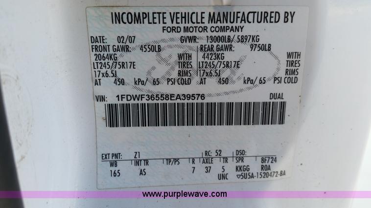 image for item K5333 2008 Ford F350 Super Duty utility truck with crane