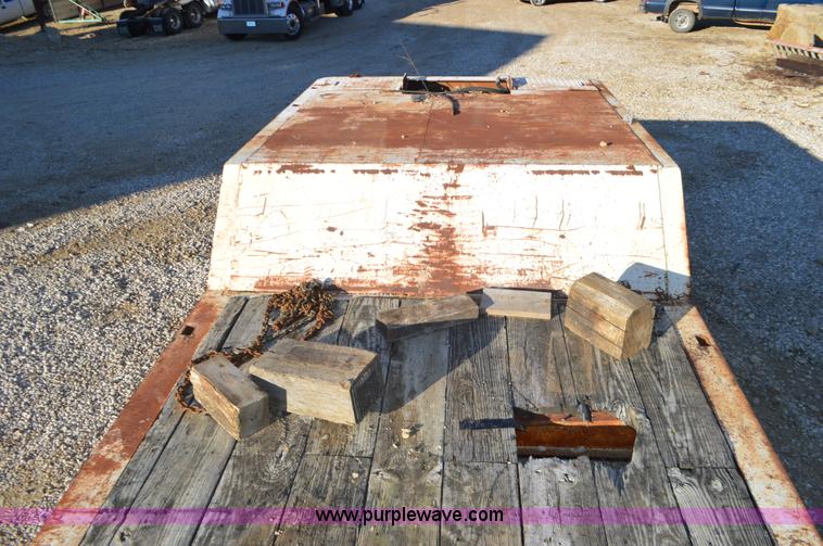 image for item K5341 1981 Trail King hydra-tail equipment trailer