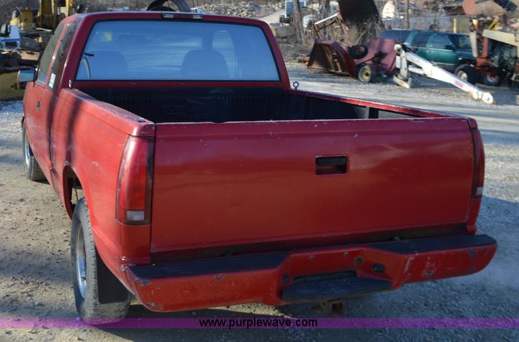 image for item K5345 1994 GMC Sierra 1500 Ext. Cab pickup truck