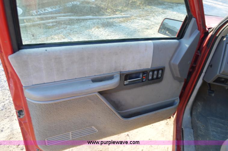 image for item K5345 1994 GMC Sierra 1500 Ext. Cab pickup truck