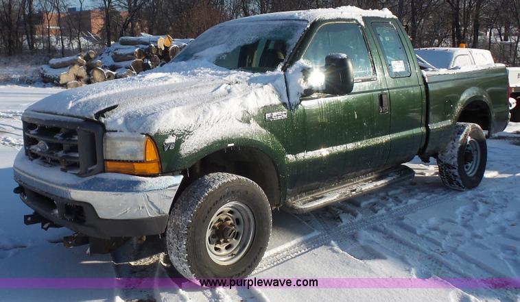 image for item L2366 1999 Ford F250 Super Duty pickup truck