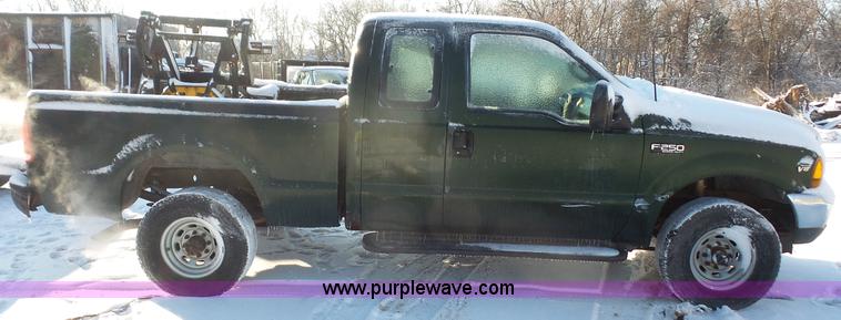 image for item L2366 1999 Ford F250 Super Duty pickup truck