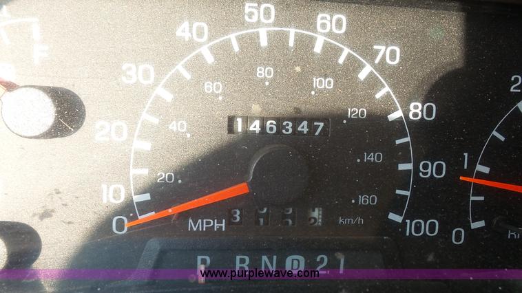 image for item L2366 1999 Ford F250 Super Duty pickup truck