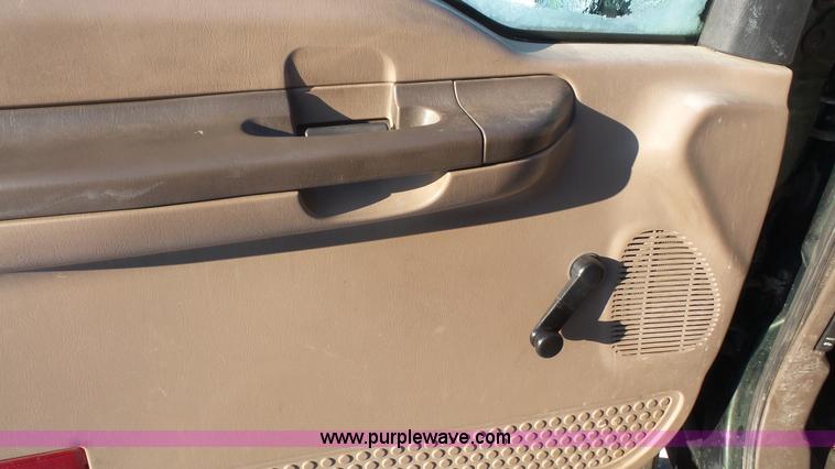 image for item L2366 1999 Ford F250 Super Duty pickup truck