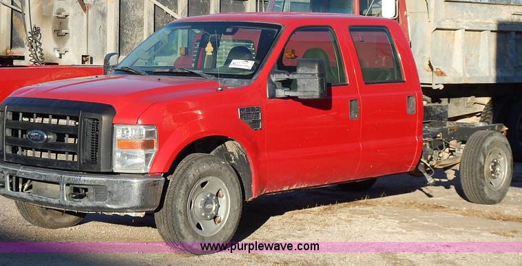 image for item L3605 2009 Ford F250 Super Duty XL Crew Cab pickup truck cab and chassis