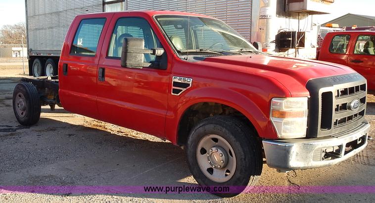 image for item L3605 2009 Ford F250 Super Duty XL Crew Cab pickup truck cab and chassis