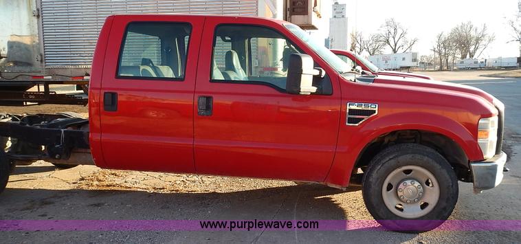image for item L3605 2009 Ford F250 Super Duty XL Crew Cab pickup truck cab and chassis