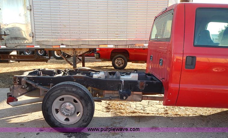 image for item L3605 2009 Ford F250 Super Duty XL Crew Cab pickup truck cab and chassis