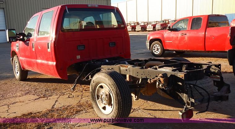 image for item L3605 2009 Ford F250 Super Duty XL Crew Cab pickup truck cab and chassis