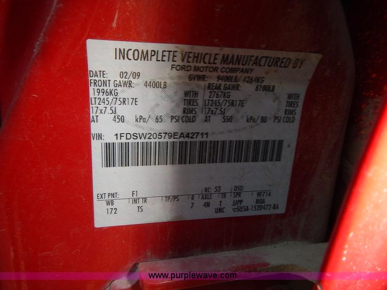 image for item L3605 2009 Ford F250 Super Duty XL Crew Cab pickup truck cab and chassis