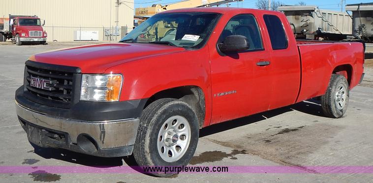 image for item L3638 2007 GMC Sierra 1500 Ext. Cab pickup truck