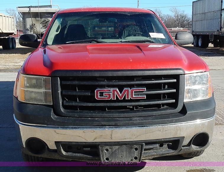 image for item L3638 2007 GMC Sierra 1500 Ext. Cab pickup truck