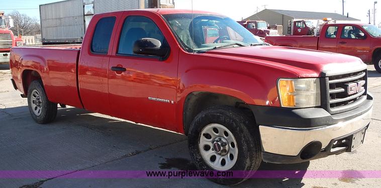 image for item L3638 2007 GMC Sierra 1500 Ext. Cab pickup truck