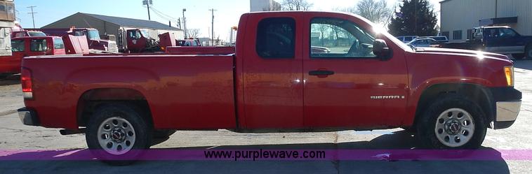image for item L3638 2007 GMC Sierra 1500 Ext. Cab pickup truck