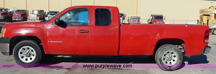 image for item L3638 2007 GMC Sierra 1500 Ext. Cab pickup truck
