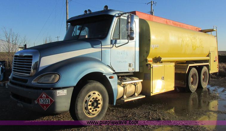 image for item L4225 2006 Freightliner Columbia fuel truck