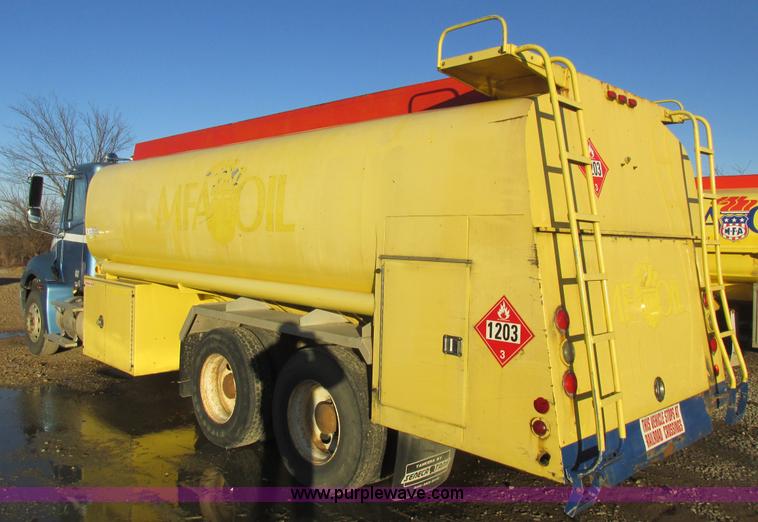 image for item L4225 2006 Freightliner Columbia fuel truck