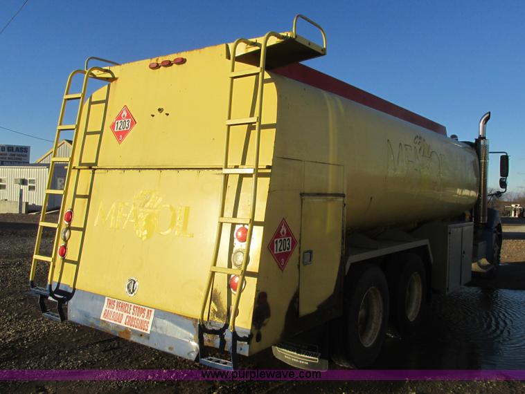 image for item L4225 2006 Freightliner Columbia fuel truck