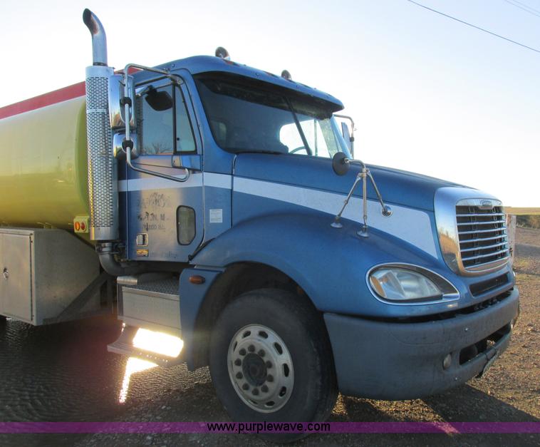 image for item L4225 2006 Freightliner Columbia fuel truck