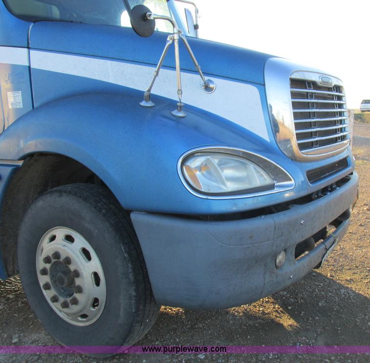 image for item L4225 2006 Freightliner Columbia fuel truck