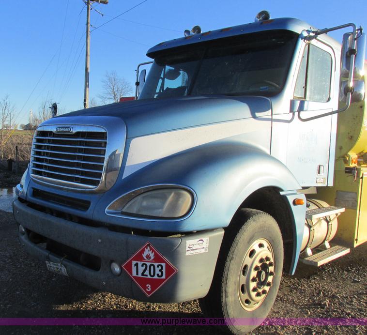 image for item L4225 2006 Freightliner Columbia fuel truck