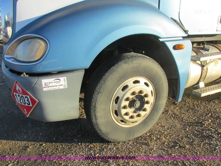 image for item L4225 2006 Freightliner Columbia fuel truck