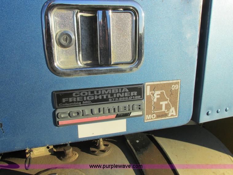 image for item L4225 2006 Freightliner Columbia fuel truck