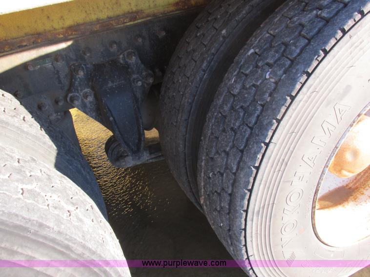 image for item L4225 2006 Freightliner Columbia fuel truck