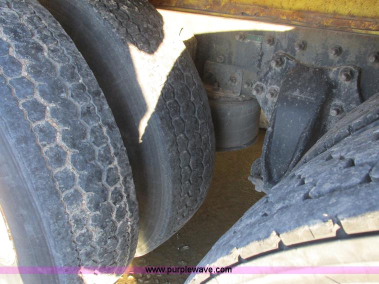 image for item L4225 2006 Freightliner Columbia fuel truck