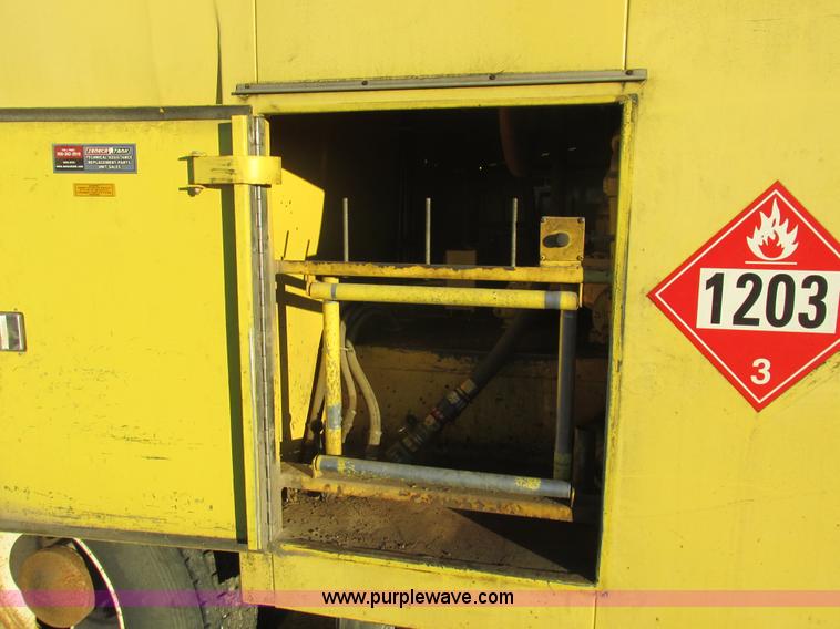 image for item L4225 2006 Freightliner Columbia fuel truck