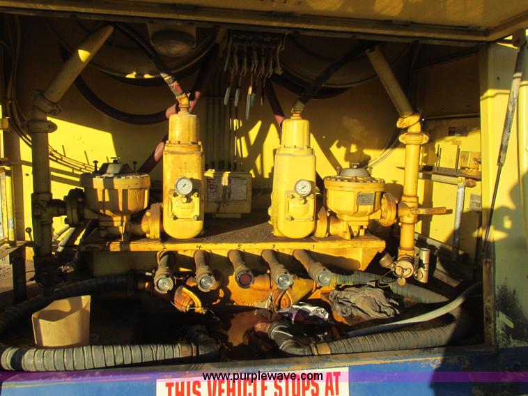 image for item L4225 2006 Freightliner Columbia fuel truck